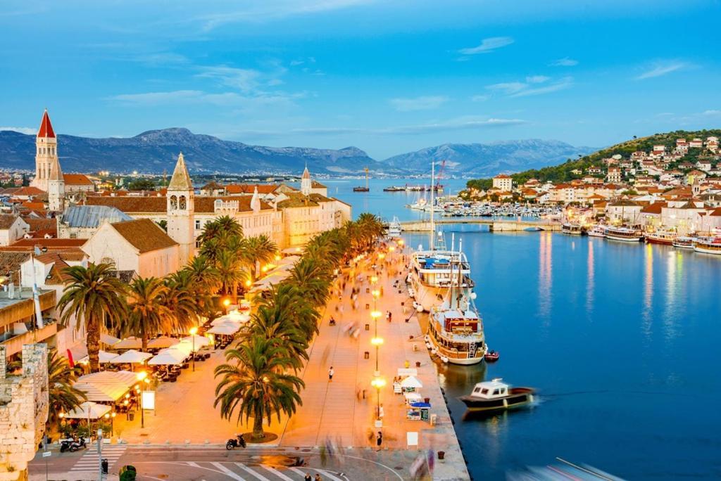 Guesthouse Ana Trogir Old Town Bagian luar foto
