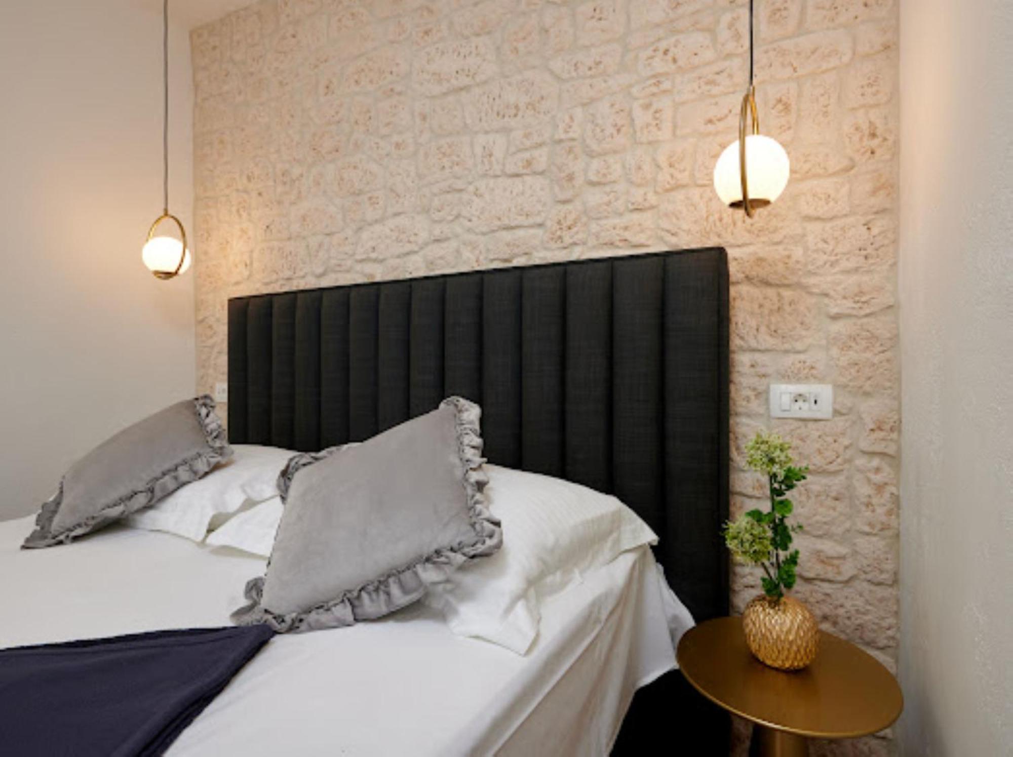 Guesthouse Ana Trogir Old Town Bagian luar foto