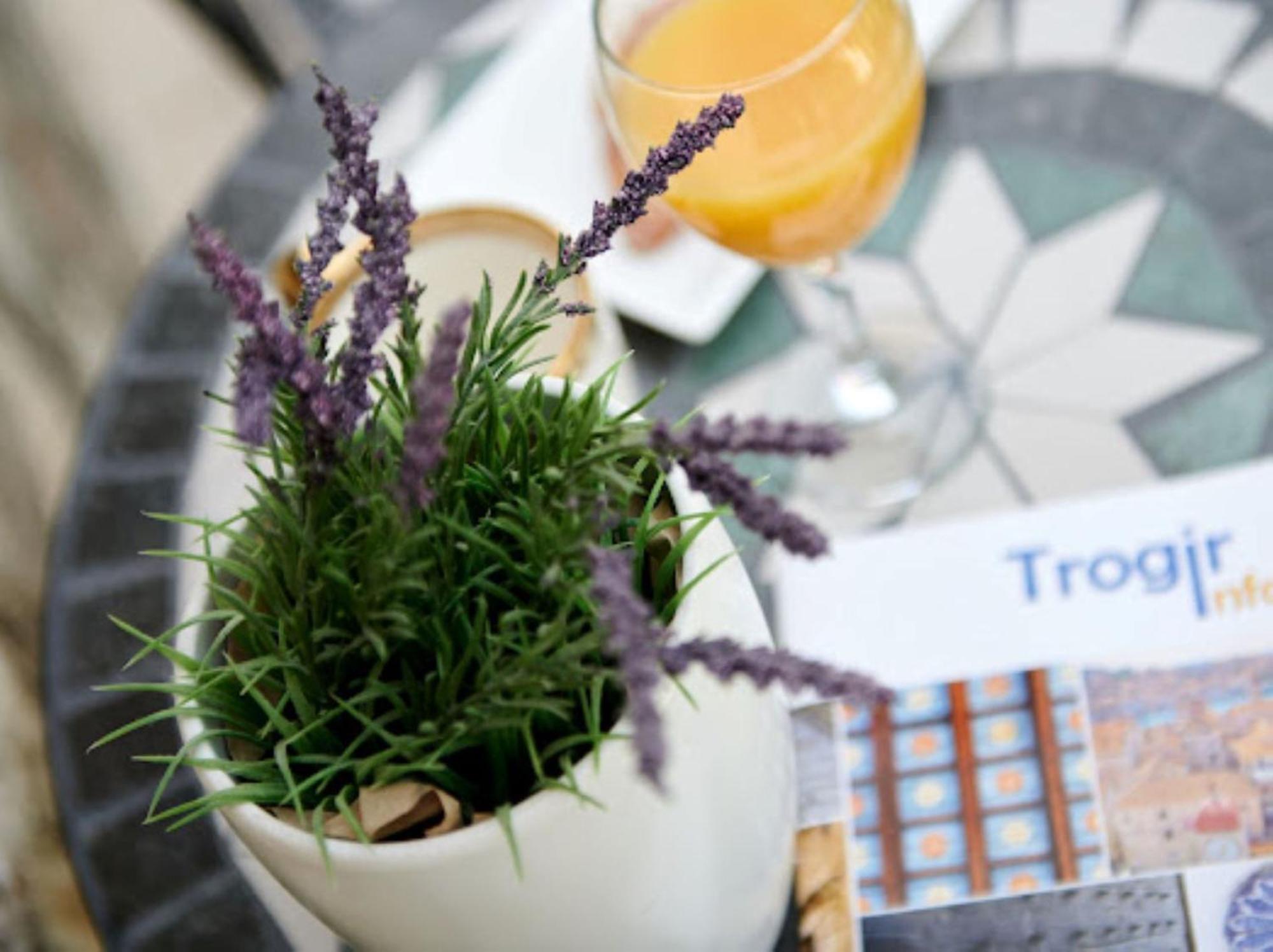 Guesthouse Ana Trogir Old Town Bagian luar foto