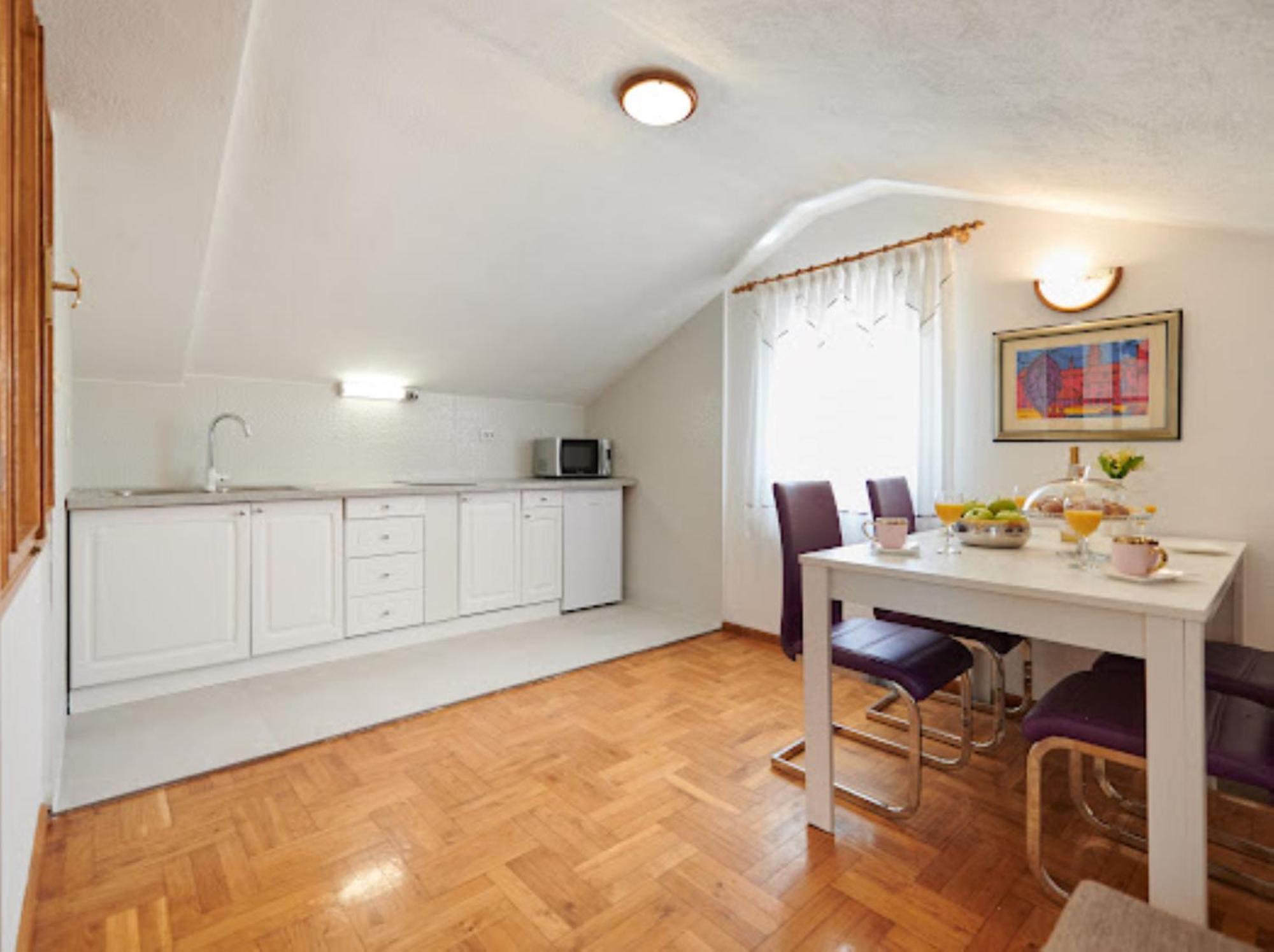 Guesthouse Ana Trogir Old Town Ruang foto