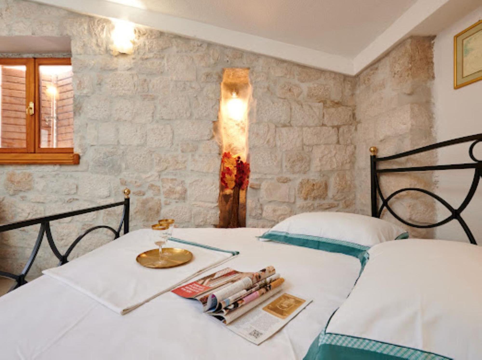 Guesthouse Ana Trogir Old Town Ruang foto