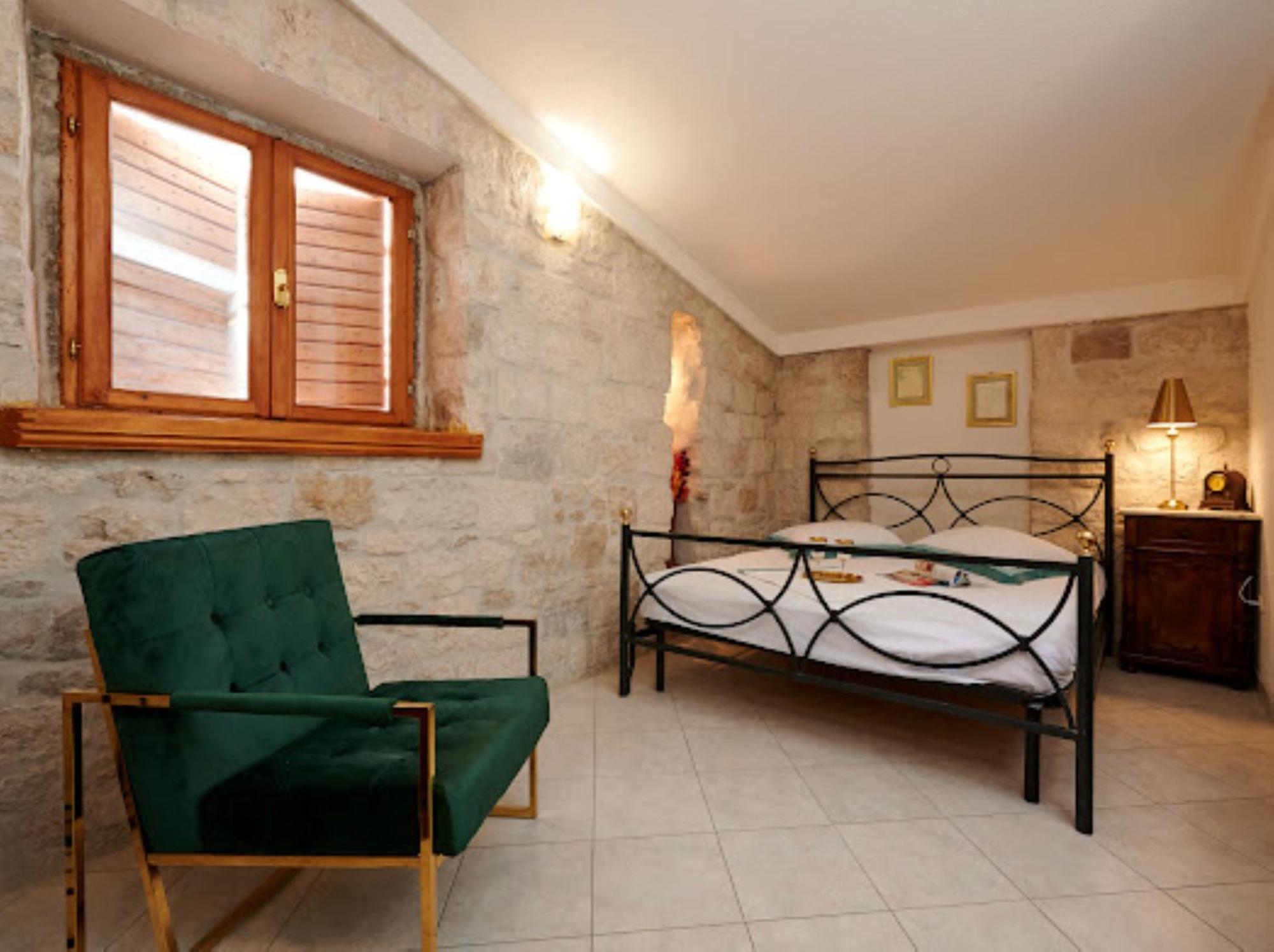 Guesthouse Ana Trogir Old Town Ruang foto